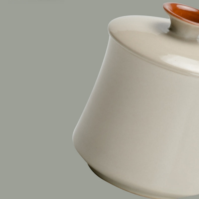 Close-up of the lid resting on the Ceravor ceramic mug