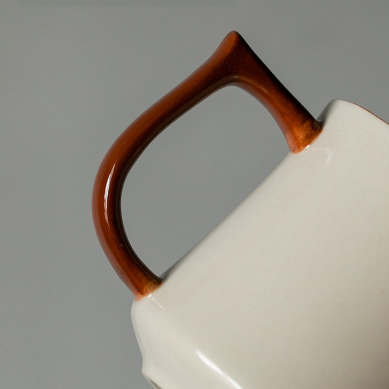 Close-up of the wood-textured ceramic handle on the Ceravor mug