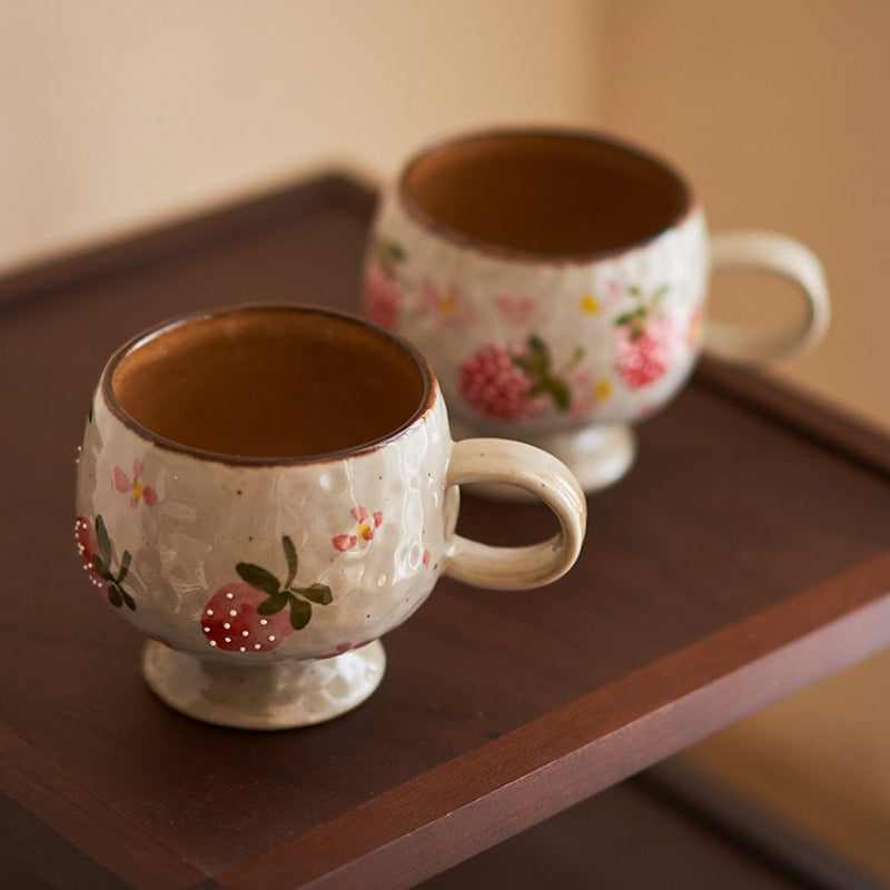 Close-up of the footed base on Ceravor strawberry ceramic mug