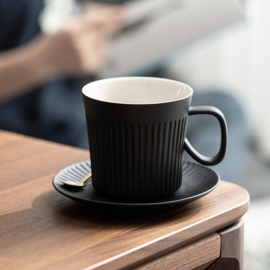 Ceravor black ribbed ceramic coffee mug with wooden lid partially open